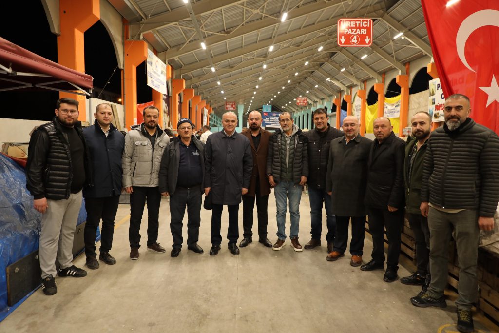 BAŞKAN ÖZLÜ PAZARCI ESNAFININ SOFRASINA KONUK OLDU