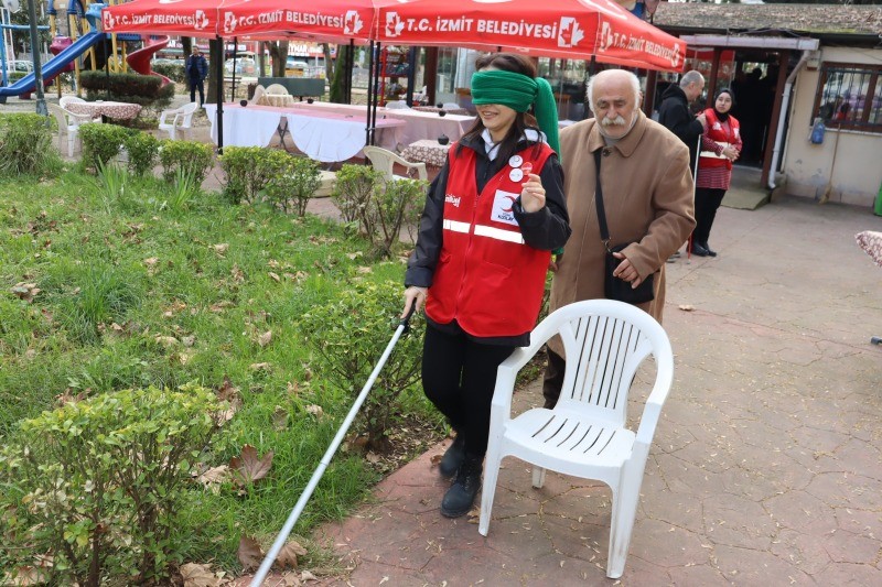 DÜZCE BELEDİYESİ’NDEN GÖRME ENGELLİ BİREYLERE ZİYARET