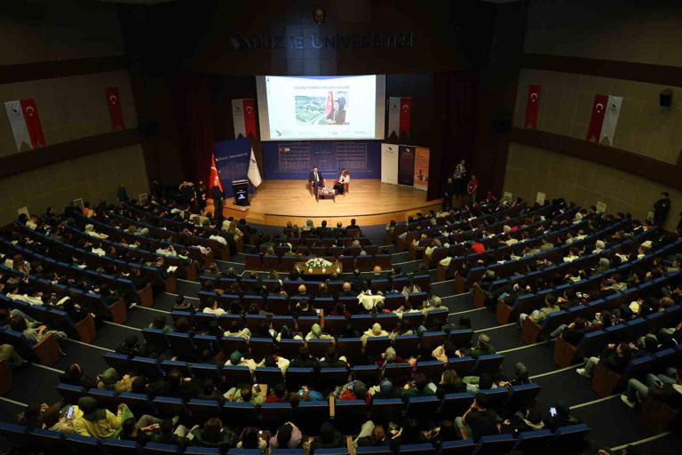 Düzce Valisi Selçuk Aslan Öğrencilerle Bir Araya Geldi