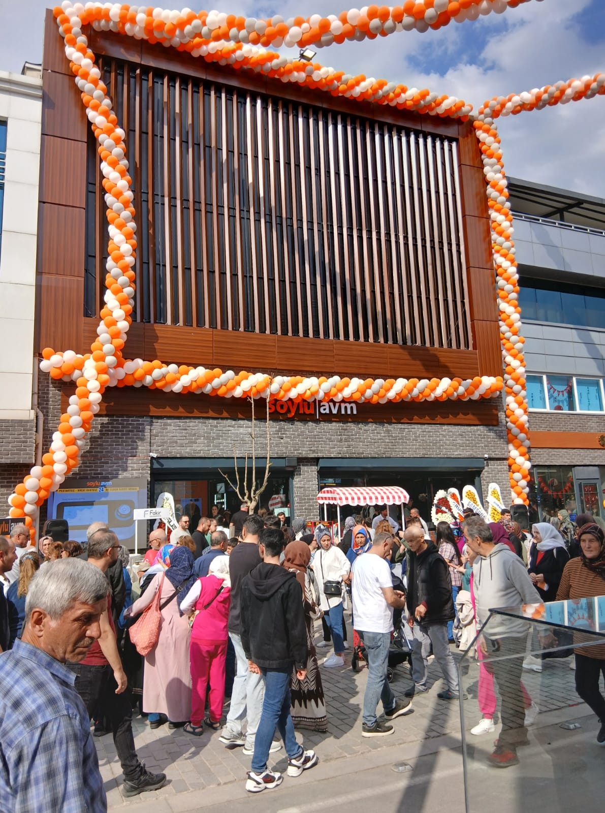Düzce’nin Yeni Cazibe Merkezi: SOYLU AVM Görkemli Bir Açılışla Kapılarını Açtı!