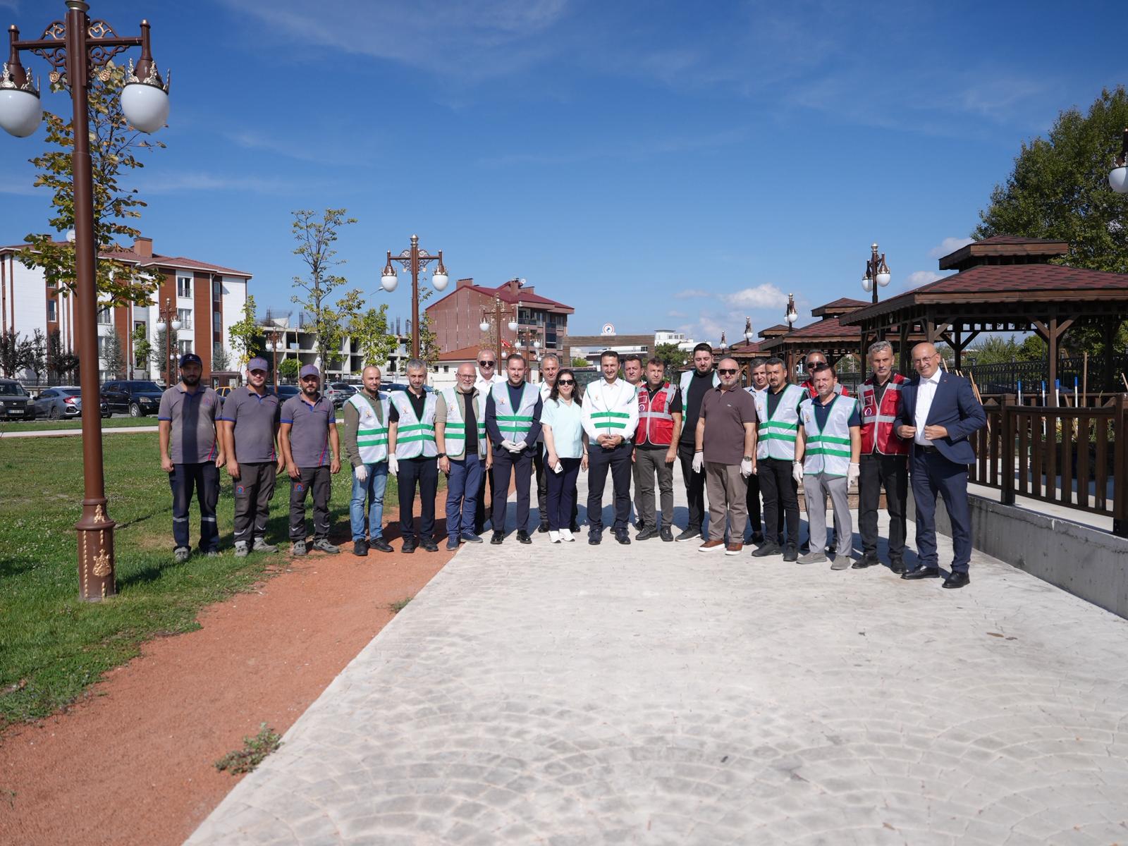 AK Parti’den ‘Temiz Şehir Düzce’ Kampanyasına Park Temizliği ile Destek