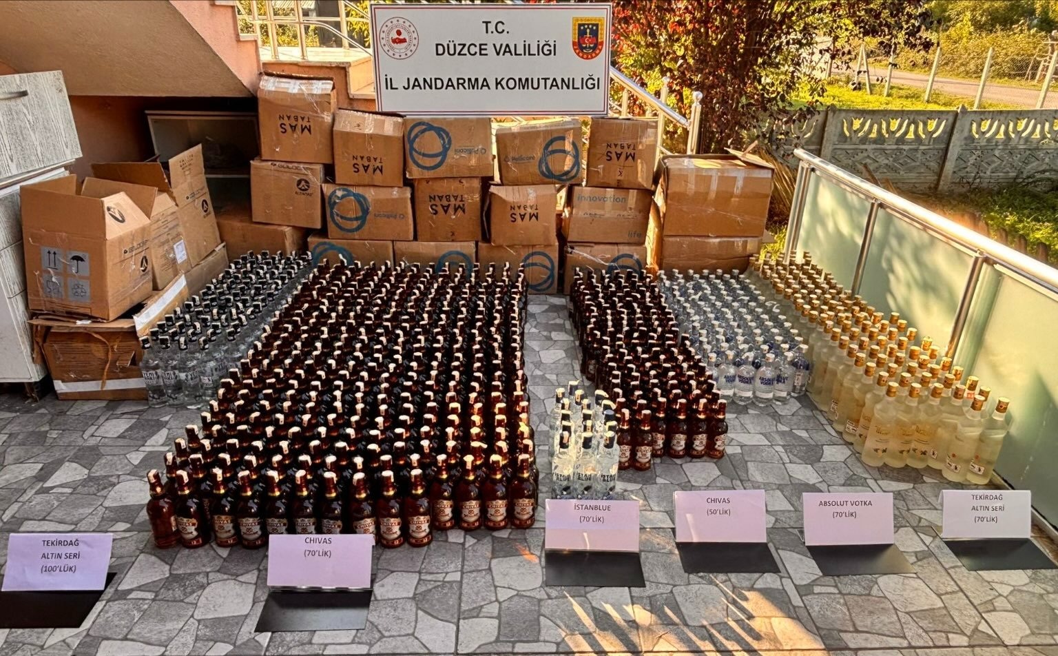 Düzce Jandarmasından 1 Haftada Uyuşturucu, Kaçakçılık ve Asayişe Darbe: 57 Şüpheli Yakalandı