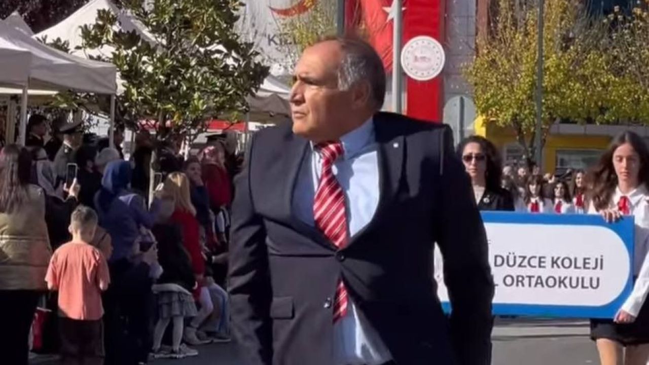 O Öğretmen Düzce’deki 29 Ekim Kutlamalarına Damga Vurdu!