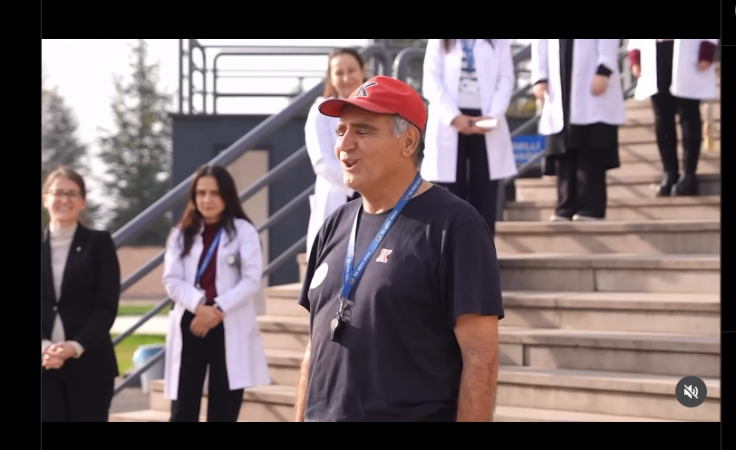 Öğrencilerinden Kenan Öğretmene Duygulandıran Öğretmenler Günü Sürprizi