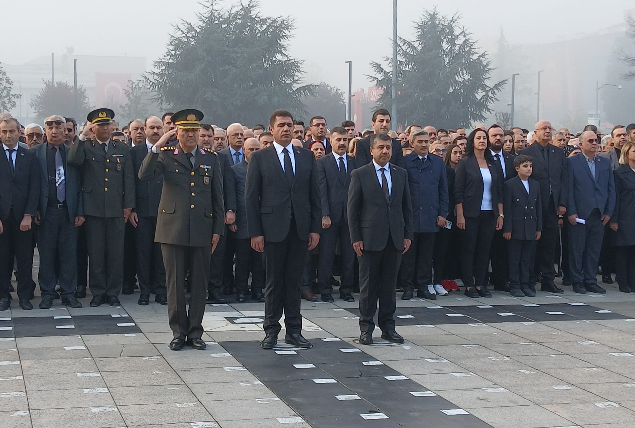 Düzce, Ulu Önder Mustafa Kemal Atatürk’ü 09.05’te Saygı Duruşuyla Andı
