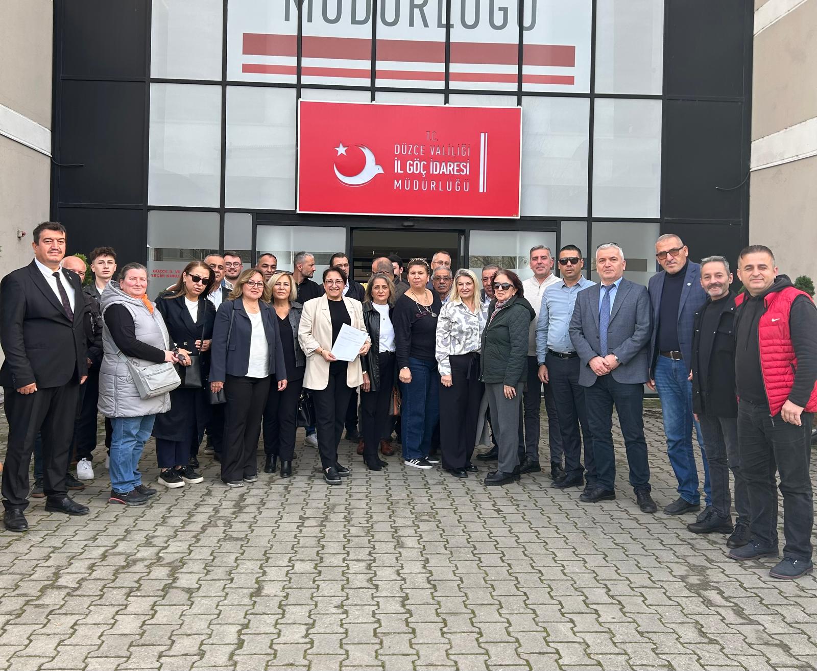 Demet Boşver, İYİ Parti Düzce İl Başkanı Olarak Mazbatasını Aldı