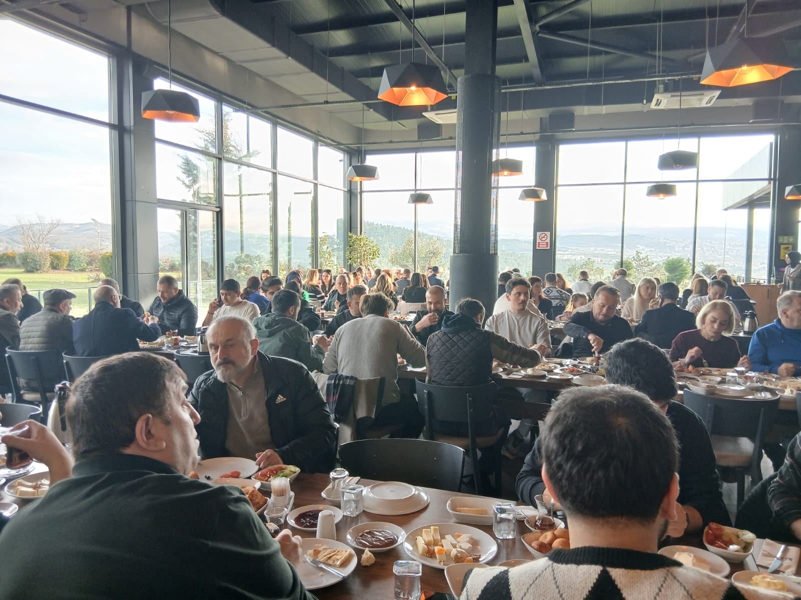 Düzce Berberler ve Kuaförler Odası’nda Başkan Demirel Yeniden Adaylığını Açıkladı