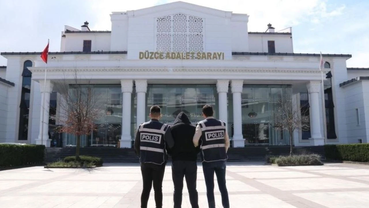 Düzce Yığılca’da Uyuşturucu Operasyonu: 1,4 Kilo Kubar Esrar Ele Geçirildi, 2 Kişi Tutuklandı